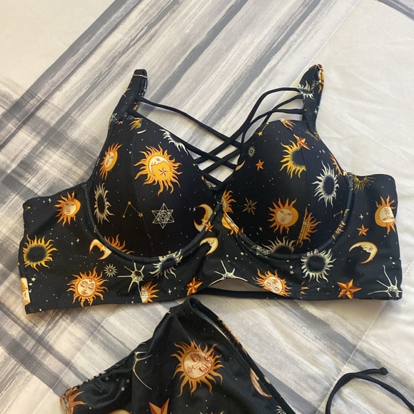 THREE PIECE SWIMSUIT - LIKE NEW! Size XXXL. Swimsuit bottom and 2 tops. - Picture 5 of 9